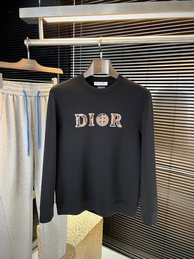 Dio- 迪奥 2025秋季新款，专柜最新卫衣 原版版型上身休闲百搭、随性慵懒范，定制原版莫代尔面料，舒适感爆棚。高端大气，秋天的味道有没有，首选 。码数 M-