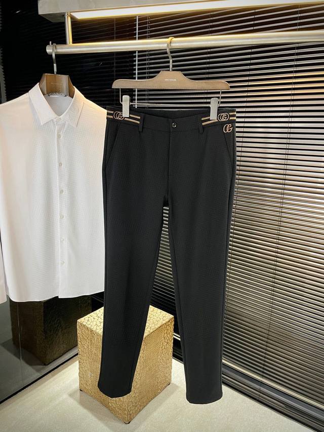 Gucc 古驰 2025秋冬新品 官网同款 穿上就不想脱下来 时尚潮流百搭休闲西裤 高品质韩国进口粘纤面料 更加有质感 舒适柔软垂坠更是略胜一筹 这么好的面料市