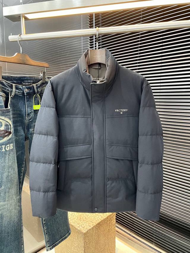 Gucc 古驰 2025冬装系列 打造帅气型男 彰显男士气质 简约时尚通勤羽绒服 顶级进口锦纶面料 质感很轻柔 贴肤都舒适 细腻顺滑质感 超级好版型 上身超级有