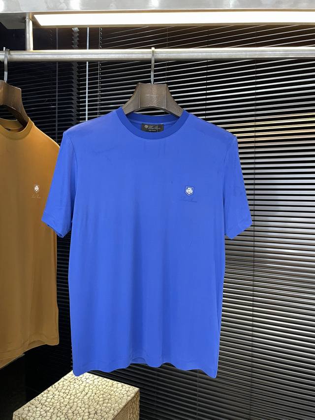 Brunello Cucinelli 系列 Vip高级定制 2026春夏季新款三色T恤，这款采用柔软棉质平纹针织面料制作而成，胸前有饰有经典刺绣工艺 T恤可单独