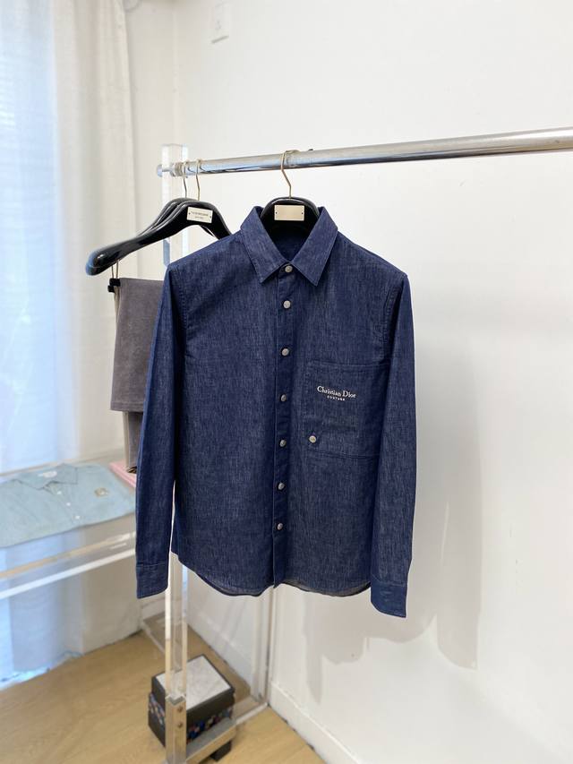 支持年后退换！迪奥、2025新品牛仔衬衫，时尚帅气，简约百搭款，定制原版面料，不仅挺括，保持潮流的廓形，又穿着舒适，纱织更细腻，码数S-2Xl DDD