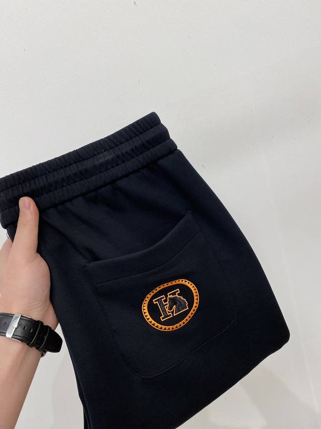 支持年后退换！爱马仕、2025爆款休闲裤 高弹显瘦必爆简约百搭爆款，做工精细，每一针都看得到用心，超多明星网红最爱 拉长身材比例哦！微弹 _舒适面料 细节体码数