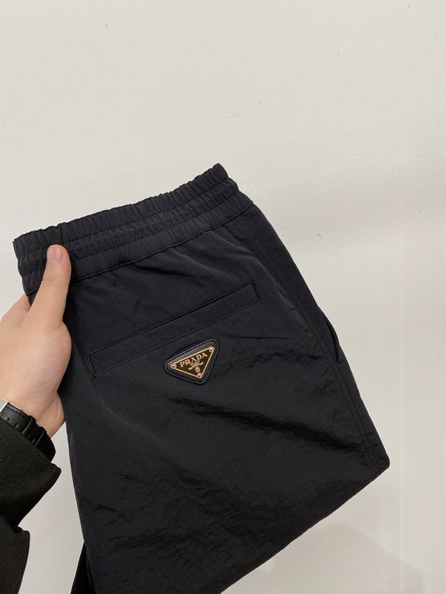 支持年后退换！普拉达、2025爆款休闲裤 高弹显瘦必爆简约百搭爆款，做工精细，每一针都看得到用心，超多明星网红最爱 拉长身材比例哦！微弹 _舒适面料 细节体码数