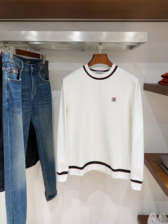 支持年后退换！ 罗意威、2025新品卫衣，时尚帅气，简约百搭款，胸前精致刺绣图案Logo，定制原版面料，不仅挺括，保持潮流的廓形，又穿着舒适，纱织更细腻，码数M