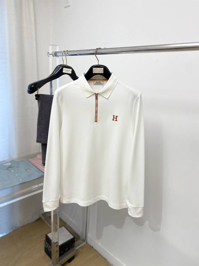 支持年后退换！ 爱马仕、2025新品长袖卫衣，时尚帅气，简约百搭款，胸前设计凹凸印胶字母Logo，定制原版面料，不仅挺括，保持潮流的廓形，又穿着舒适，纱织更细腻