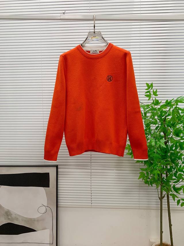 年后 直 品牌：爱马仕 2025秋冬新品毛衣，休闲时尚保暖，打底单穿都可以进口羊毛混纺羊毛，保暖性很强，不刺激皮肤，可贴身穿，简约的风格 配以进口羊毛针织面料，