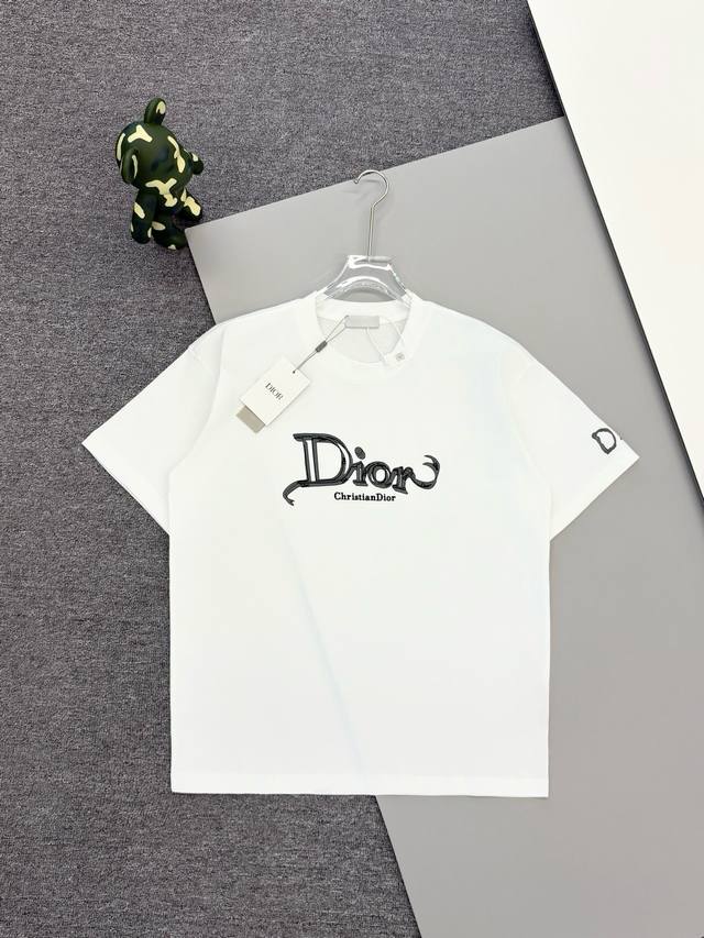 高品质] Dior 迪奥 高工艺前幅和袖子刺绣圆领T恤 DDD *采用32支280克纯棉精梳面料，宽松剪裁时依然能保持衣型轮廓，Os版型比较慵懒的松垮感 DDD