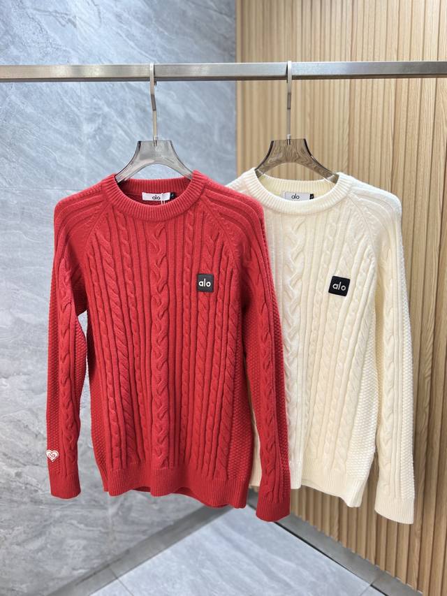 可年后 Alo 2025年秋冬新品上新 三标齐全 红红火火过新年 红色圆领毛衣 好货不用过多介绍 看细节 专柜码数：M-Xxxxl 175 140建议L DDD