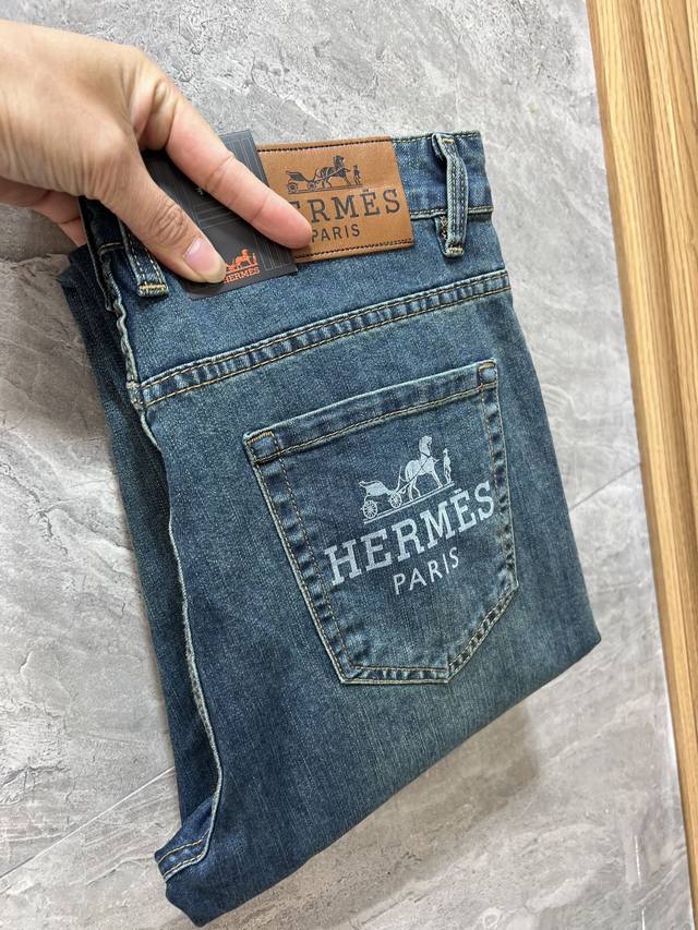可年后 Hermes 爱马仕 2025秋冬新品 三标齐全 牛仔裤 好货不用过多介绍 看细节 专柜码数：28-38 175 140上身32码 DDD