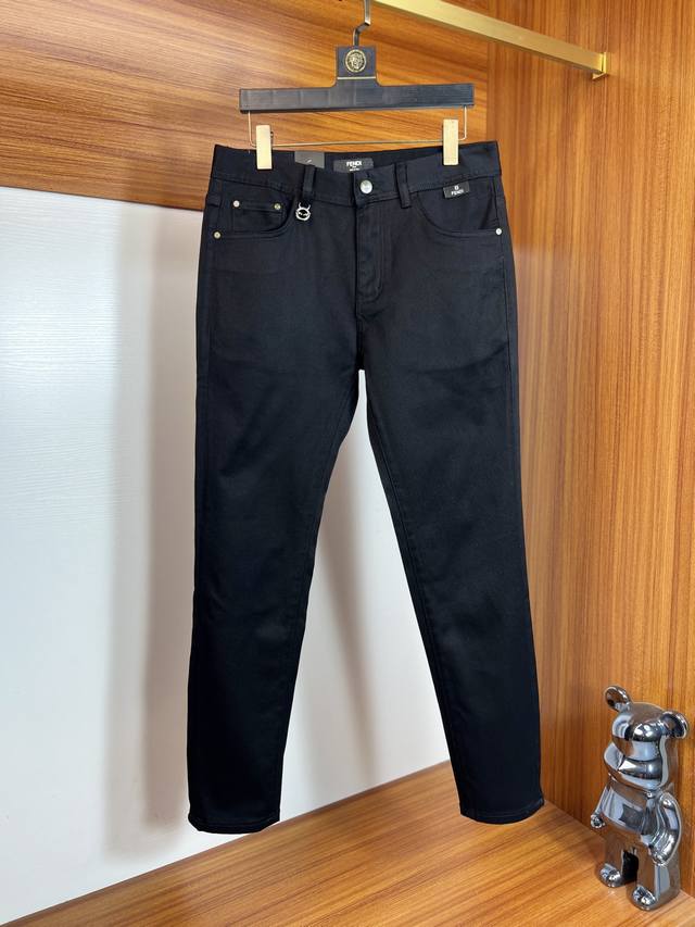 可年后 Fendi 芬迪 2025秋冬新品 三标齐全 牛仔裤 好货不用过多介绍 看细节 专柜码数：29-38 175 140上身32码 DDD