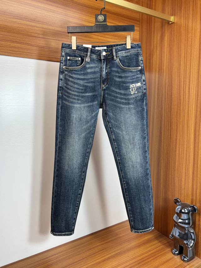 可年后 Loewe 罗意威 2025秋冬新品 三标齐全 牛仔裤 好货不用过多介绍 看细节 专柜码数：29-38 175 140上身32码 DDD