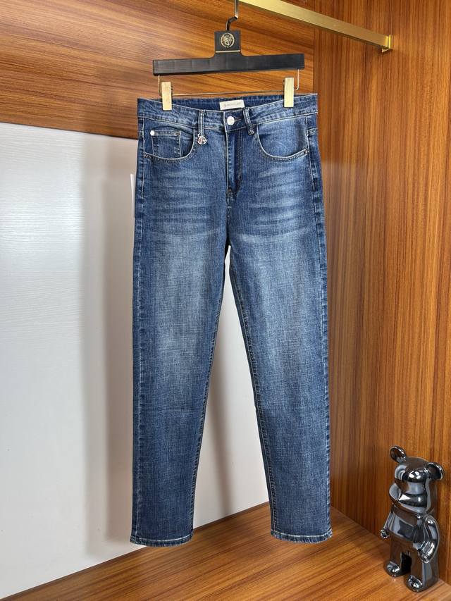 可年后 Moncler 蒙口 2025秋冬新品 三标齐全 牛仔裤 好货不用过多介绍 看细节 专柜码数：29-38 175 140上身32码 DDD