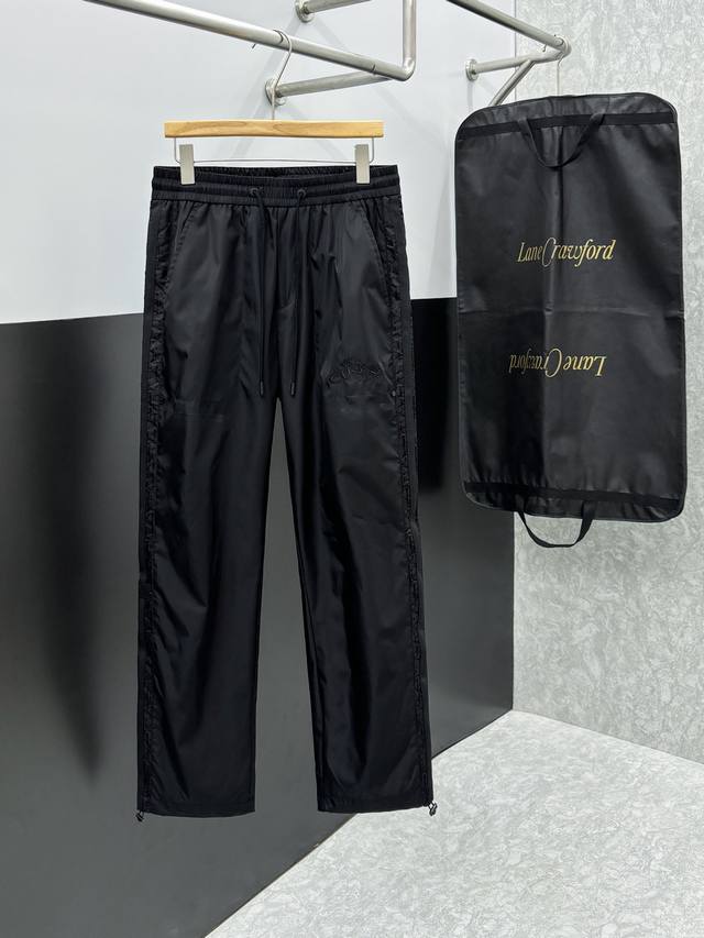 迪奥 2025Ss秋冬新品 重工面料版型挺直 男士精品休闲裤顶级面料休闲裤，最新款上身版型无敌正绝对可以闭眼收的一款此款裤子非常百搭，弹力腰围,日常上班户外运动