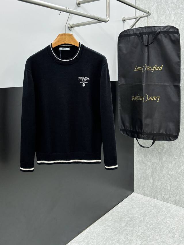 普拉达 三标齐全 精美徽圆领毛衣 DDD 精品羊毛混纺毛衫 男女款高端定制臻品系列 隶属品牌高端主线 专利顶级纱线混纺 以创新来阐释常规款式 面料的配置更是颠覆