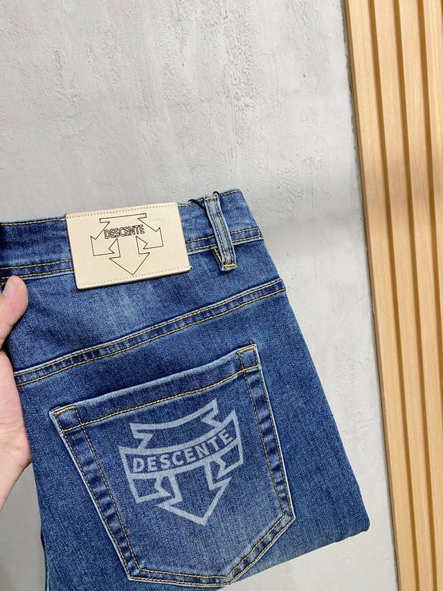 支持年后退换 迪桑特 新品 高端独家发售 25Ss四季款超燃炸街系列之最牛仔裤 独家隆重推出 原版定制高端品质面料 定制五金版型修身剪裁 面料带弹力 微弹上身舒