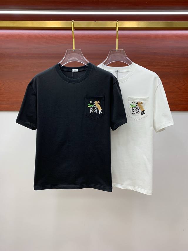 Ss罗意威纯棉最新面料 最高版本 经典标识图案Logo时尚简约潮流短袖，最顶级的品质专柜原单短袖，顶级制作工艺进口面料，专柜款独特设计，采用进口高端订制面料。官