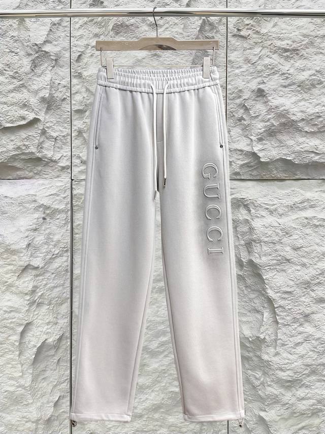 支持年后退换 古奇 2025秋冬新款休闲裤！官网同步发售。品牌经典Logo休闲裤 ，定制面料，舒适度极好，手触感强烈。辨识度极高，完美品相工艺。 尺码：M-3X