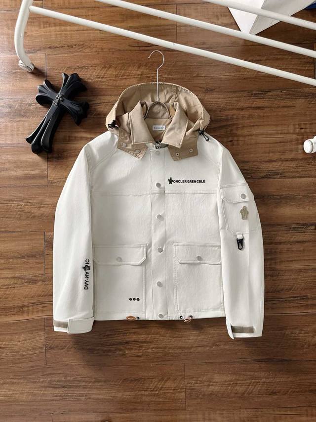 支持年后退换 Moncler 蒙口 2025Fw秋冬新款 官网同款男士夹克外套，原单三标齐全高端版本 定制面料 透气舒适度高，细节无可挑剔，品牌元素设计理念，体