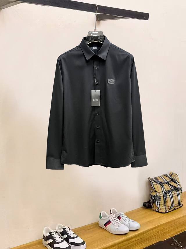 支持退换到明年. 秋冬爆款， Boss 高端品质. 2025专柜最新爆款衬衫出货 巴黎专柜同步发售！精选意大利进口定制精棉衬衣面料搭配最新款，胸前的精致品牌刺绣