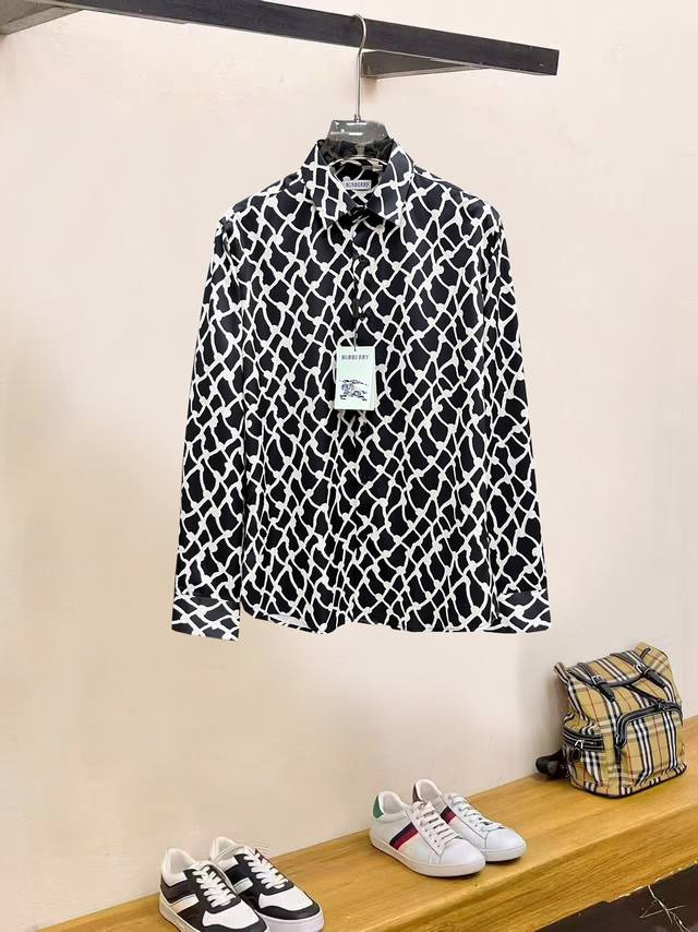 支持退换到明年. 秋冬爆款， 巴宝莉 高端品质. 2025专柜最新爆款衬衫出货 巴黎专柜同步发售！精选意大利进口定制精棉衬衣面料搭配最新款，胸前的精致品牌刺绣设