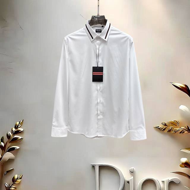 支持退换到明年. 入秋爆款， 杰尼亚 高端品质. 2025专柜最新爆款衬衫出货 巴黎专柜同步发售！精选意大利进口定制精棉衬衣面料搭配最新款，胸前的精致品牌刺绣设