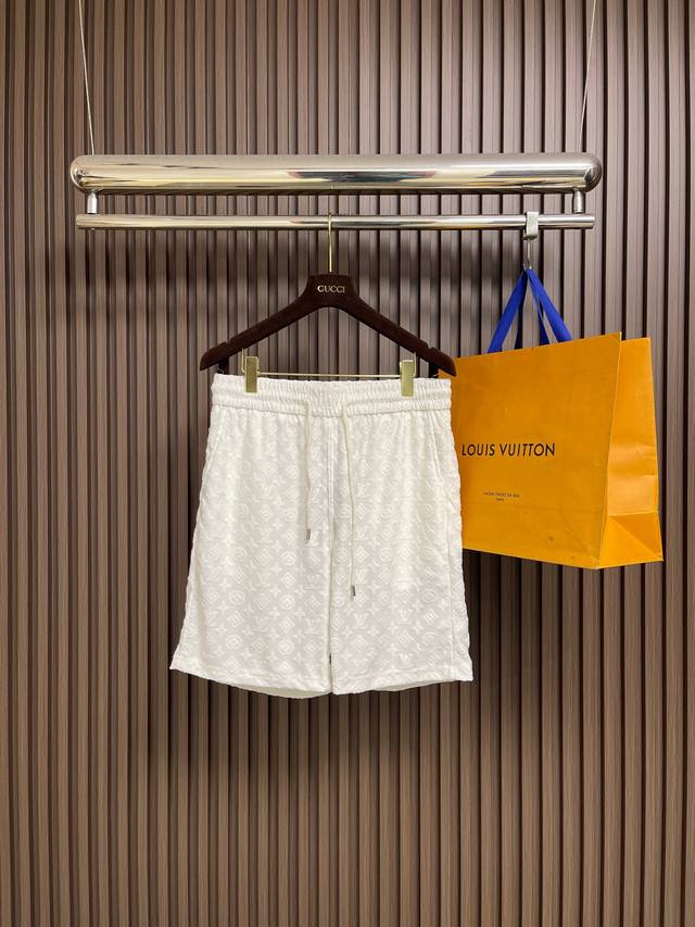 支持年后售后 DDD Lv 2026Ss春夏新款男装休闲短裤，毛巾提花面料 款式时尚又 帅气，面料舒适，做工严谨，走线工整。上身效果好。尺码：Xs-L DDD