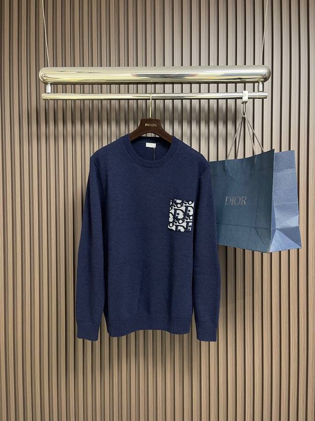支持年后售后 DDD Dior 2026Ss早春新款针织毛衣，以字母提花元素点缀为主调，巧妙融入经典字母元素，打破传统针织的单调感，彰显个性与不羁。立体剪裁贴合