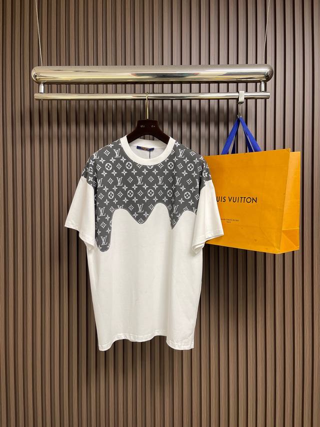 支持年后售后 DDD Lv 新款拼接圆领短袖T恤，采用260克双纱定制定染原版纯棉。整体走线平直细腻，面料舒适柔软，颜色一致无色差 能与同款搭配营造时尚造型，驾