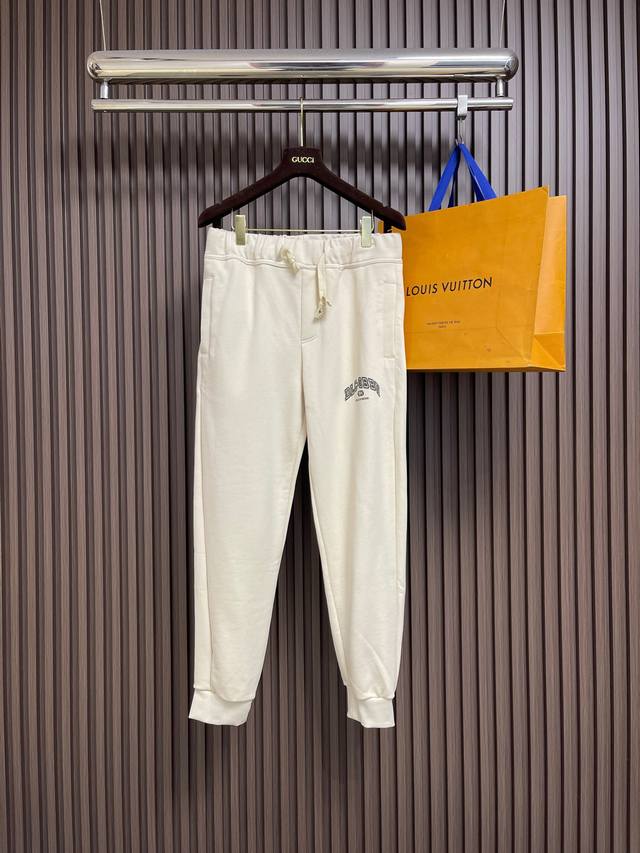 Dolcegabbana Dg 2026Ss早春经典卫裤，设计采用经典印花是这款卫裤的亮点之一，给人一种精致而有质感的视觉效果。凸显了品牌的个性和独特性。厚度适