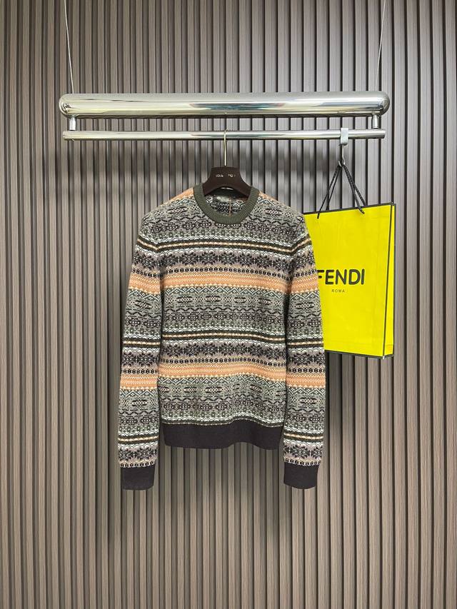 Loropiana Lp 诺悠翩雅撞色提花条纹圆领针织衫毛衣，采用品牌标志性的超细美利奴羊毛混纺面料，质地软糯亲肤，拥有媲美羊绒的细腻触感，保暖性与透气性兼具，