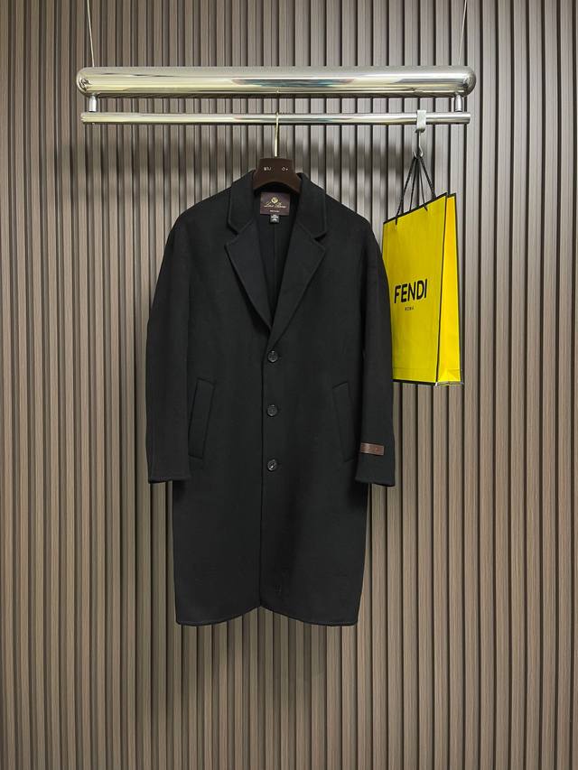 Lp Loropiana 2026Ss早春新款毛呢夹克外套，三粒扣毛呢西装夹克外套，袖口经典Logo皮质仔章点缀，穿上就是舒适自在又显瘦的存在，慵懒而随性，结合