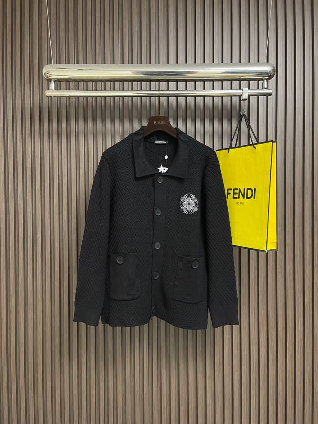 Ch 克罗心 2026Ss早春新款毛衣羊毛针织．粗纹理针织工艺，厚实有型，早春穿超合适！胸前及背部品牌刺绣 ，低调又有辨识度。经典翻领＋宽松版型，舒适又时髦，日