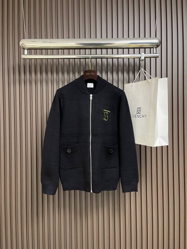 Burberry 2026Ss早春新款开衫毛衣！高品质客供面料，高密度针织，百搭毛衣，Logo标志！更耐穿更加不易变形，版型极好，各种风格都能轻松Hold住，冲