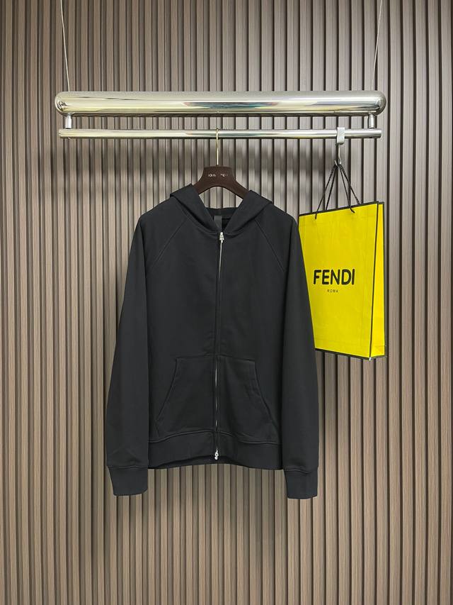 Chrome Hearts Ch 克罗心后背刺绣标识连帽卫衣，纯色连帽刺绣卫衣选用420G重磅纯棉毛圈面料，经酵素洗工艺处理，面料柔软亲肤且不易变形起球，同时做