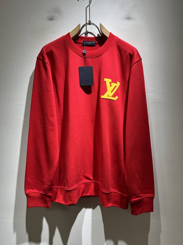 年后售后 Louisvuitt*路易*登 2025卫衣全新系列单品上线，非常时髦前卫的一款男女同款短袖T恤，标识Logo图案压胶工艺修饰！区别于以往的不同，宣示